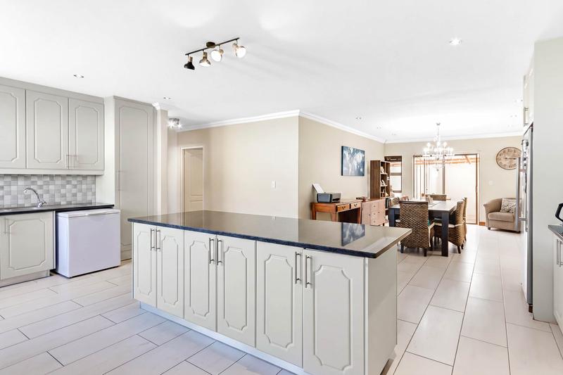 To Let 4 Bedroom Property for Rent in Gordons Bay Central Western Cape